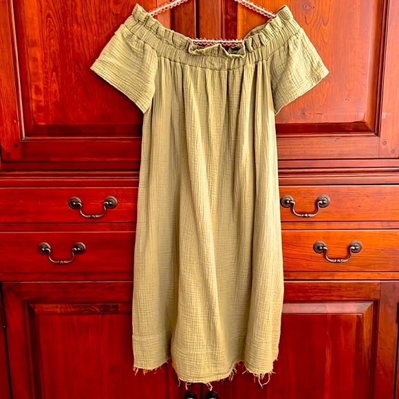 Amadi dress size medium. - Picture 2 of 5